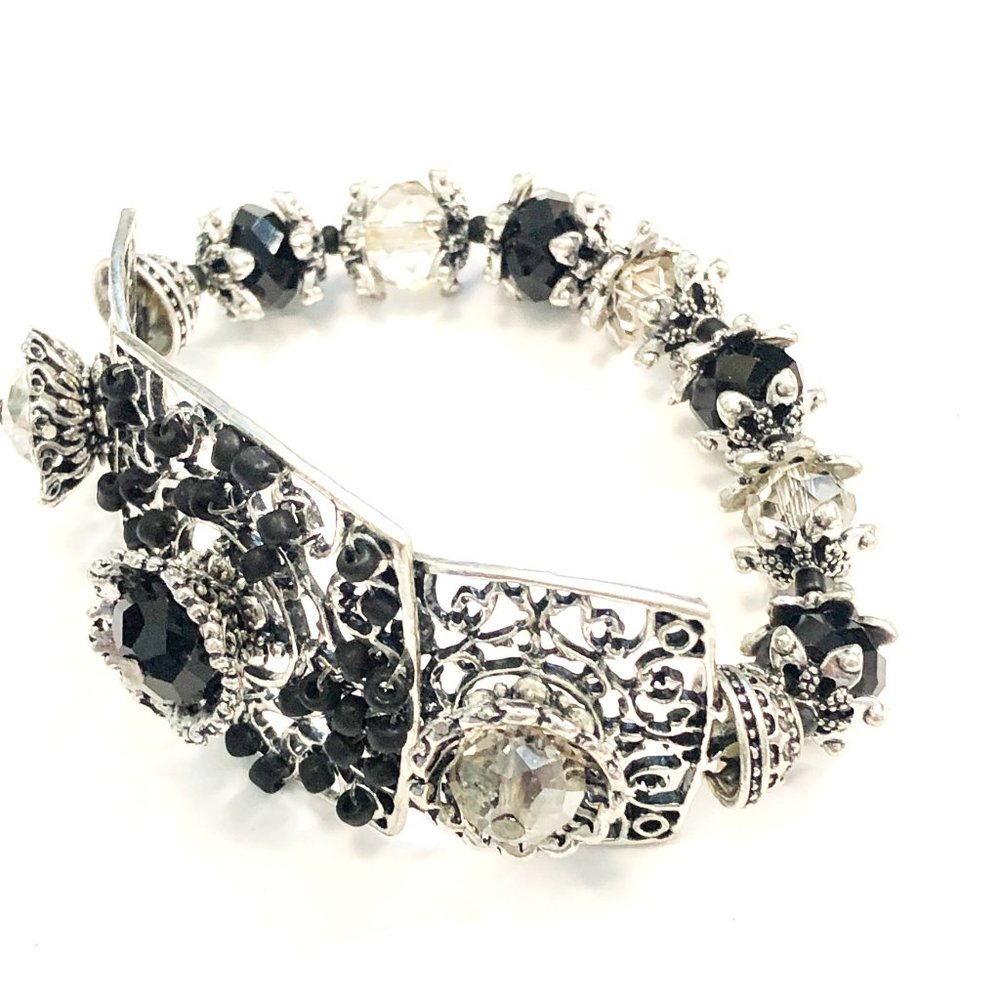 Black & White Skieflower Silver Bracelet
